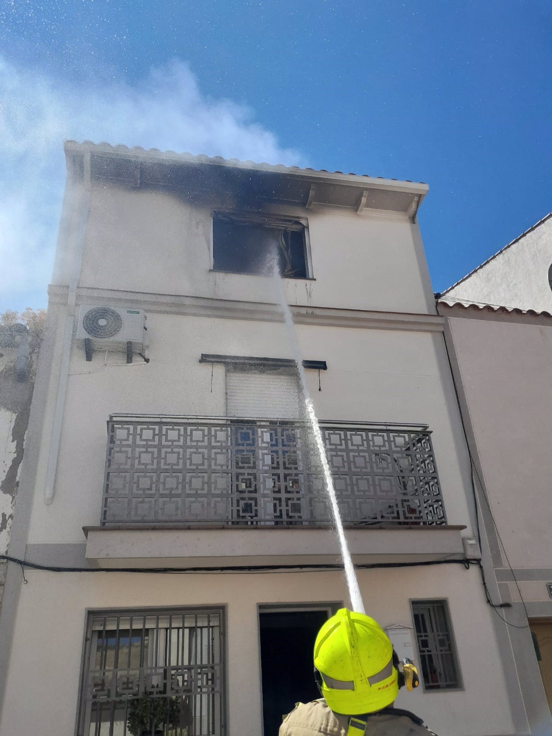 El SEPEI de Cáceres sofoca un incendio declarado en la segunda planta de una vivienda de Casar de Cáceres El SEPEI de Cáceres sofoca un incendio declarado en la segunda planta de una vivienda de Casar de Cáceres