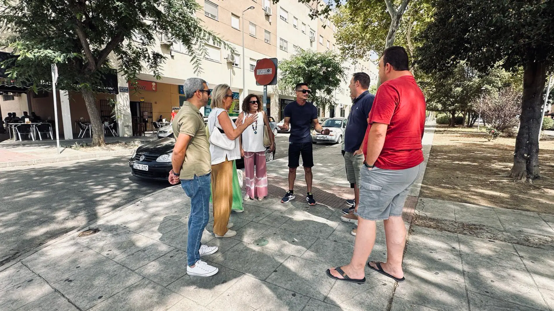 Instantes de la visita a la barriada de El Juncal Instantes de la visita a la barriada de El Juncal