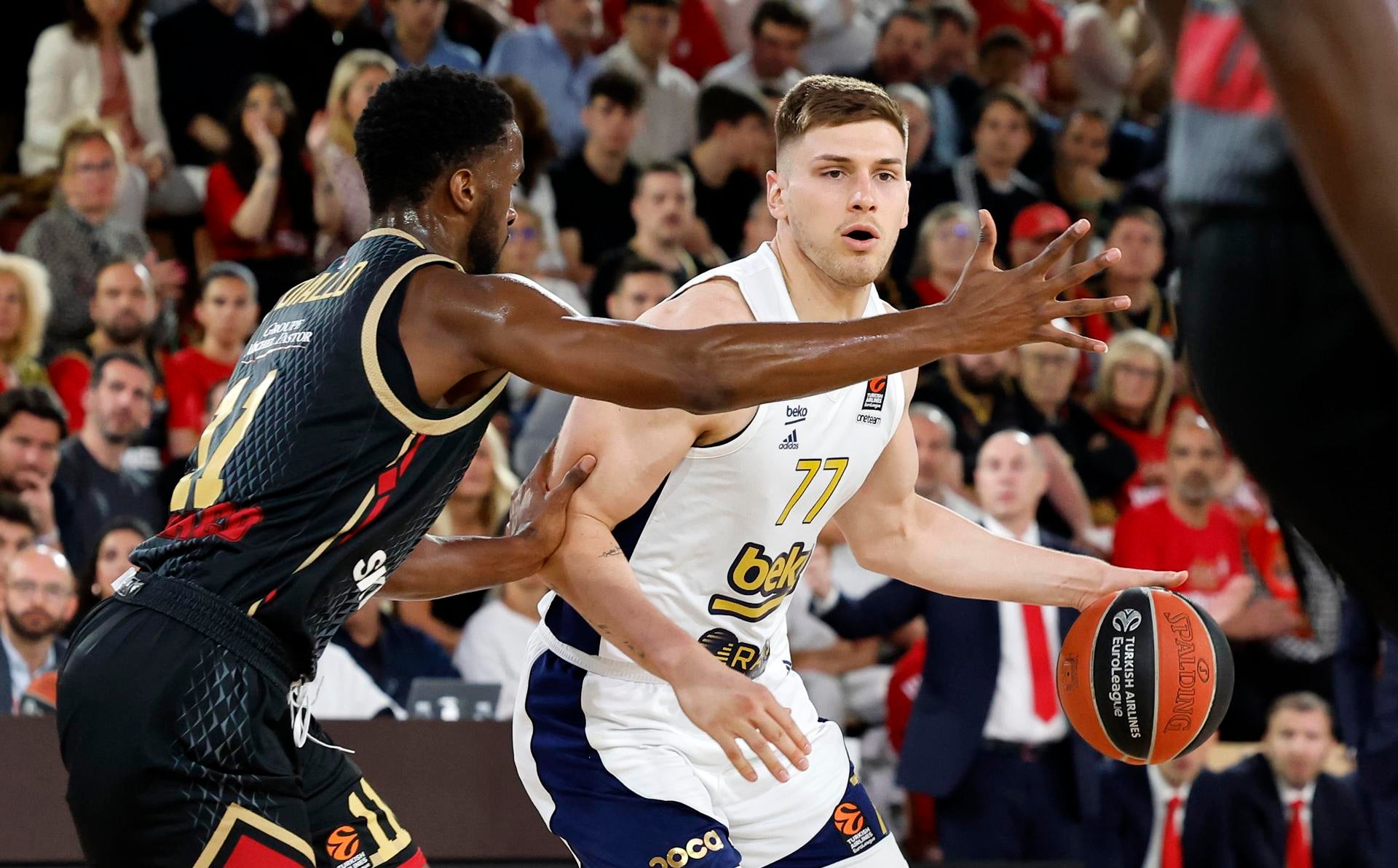 Sestina: "Fue difícil dejar Fenerbahce, pero es acb, jugar con Pedro y dos años de contrato" Sestina: "Fue difícil dejar Fenerbahce, pero es acb, jugar con Pedro y dos años de contrato"