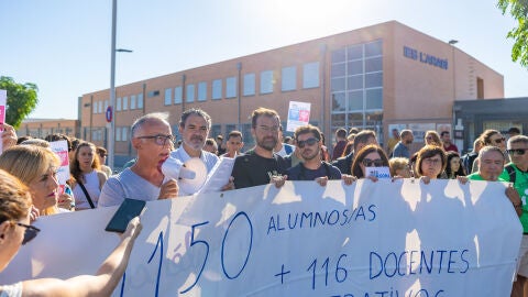 protestas en Alfaz del Pi en el inicio del curso escolar protestas en Alfaz del Pi en el inicio del curso escolar