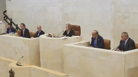 El Parlamento recurre la Ley de Amnistía ante el Constitucional El Parlamento recurre la Ley de Amnistía ante el Constitucional