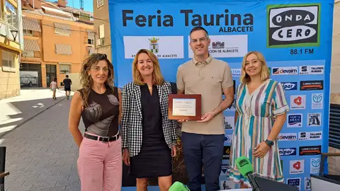 Primer Reconocimiento al "Trabajo Bien Hecho" Primer Reconocimiento al "Trabajo Bien Hecho"