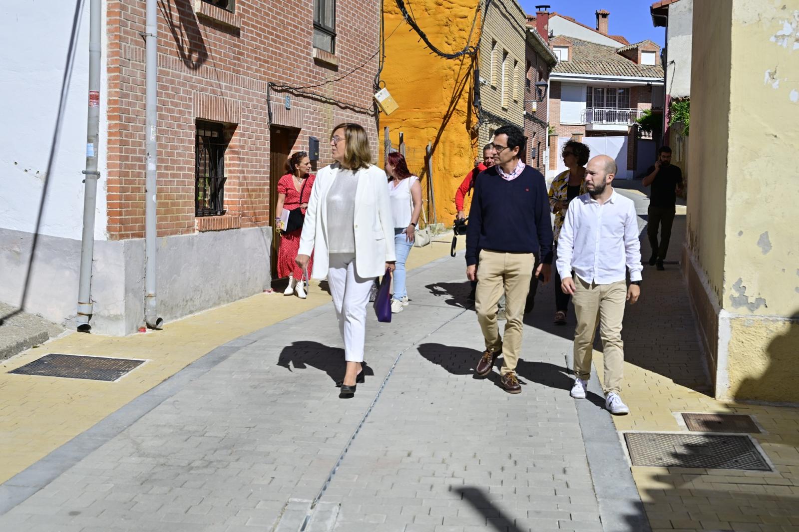 Diputación y Ayuntamiento de Villamuriel invierten más de 195.000 euros en la renovación y pavimentación de la calle Caño Diputación y Ayuntamiento de Villamuriel invierten más de 195.000 euros en la renovación y pavimentación de la calle Caño