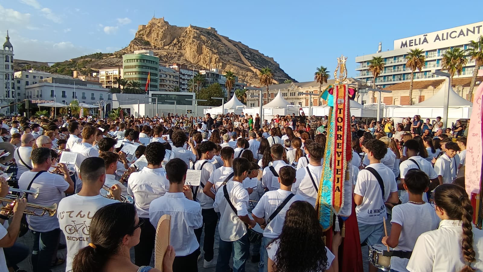 1.500 músicos en Alicante celebran la vuelta de la asignatura de Música a tercero de la ESO 1.500 músicos en Alicante celebran la vuelta de la asignatura de Música a tercero de la ESO
