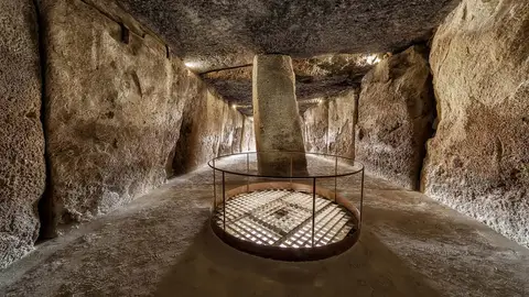 El Dolmen de Menga El Dolmen de Menga