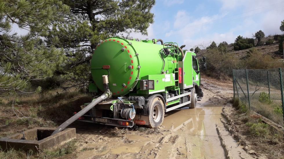 Agricultura suministra más de 12 millones de litros de agua en 44 municipios para garantizar la supervivencia de ganado Agricultura suministra más de 12 millones de litros de agua en 44 municipios para garantizar la supervivencia de ganado