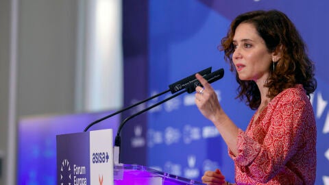 Isabel D&iacute;az Ayuso durante un desayuno informativo de F&oacute;rum Europa 