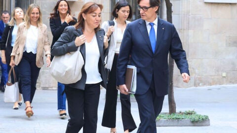 Salvador Illa i S&iacute;lvia Paneque, entrant a la reuni&oacute; del Consell Executiu