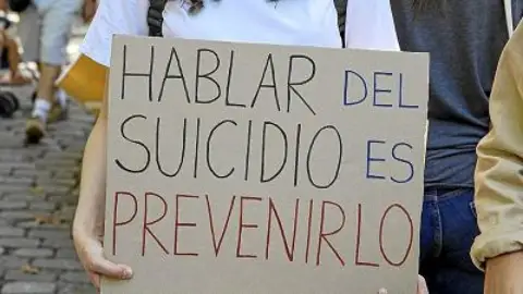 Una pancarta en una movilización contra el suicidio Una pancarta en una movilización contra el suicidio