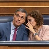 Pedro Sánchez y María Jesús Montero en el Congreso de los Diputados