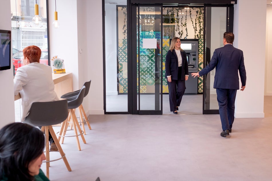 Caixa Popular inicia la distribució dels Bons Comerç a València Caixa Popular inicia la distribució dels Bons Comerç a València