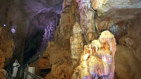 La Cueva de los Franceses cierra para comenzar la ejecución del proyecto integral de mejora y adecuación .