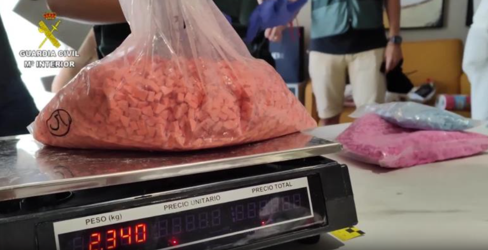 La Guardia Civil detiene nueve personas en Ibiza y Málaga en una operación en la que se han incautado drogas por valor de 25 millones de euros La Guardia Civil detiene nueve personas en Ibiza y Málaga en una operación en la que se han incautado drogas por valor de 25 millones de euros