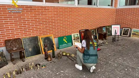 Detenido un vecino de Mérida por el robo de obras de arte y antigüedades por valor de 30.000 euros en Trujillo Detenido un vecino de Mérida por el robo de obras de arte y antigüedades por valor de 30.000 euros en Trujillo