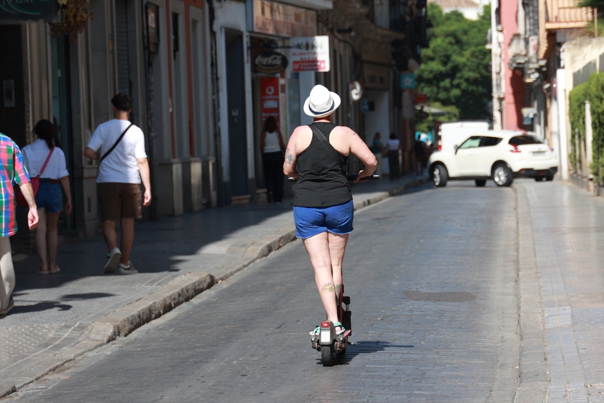 Zaragoza multará a usuarios de patinetes y bicicletas que no utilicen el casco en sus desplazamientos Zaragoza multará a usuarios de patinetes y bicicletas que no utilicen el casco en sus desplazamientos