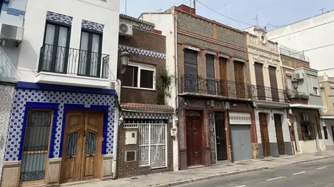 Fachadas de casas en El Cabanyal subasta