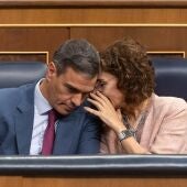 Pedro Sánchez y María Jesús Montero en el Congreso de los Diputados