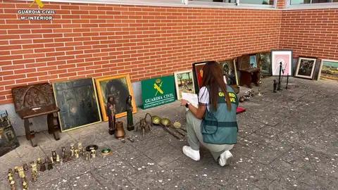 Detenido un vecino de Mérida por el robo de obras de arte y antigüedades valoradas en 30.000 euros en Trujillo Detenido un vecino de Mérida por el robo de obras de arte y antigüedades valoradas en 30.000 euros en Trujillo