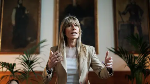 La Complutense decide no renovar la cátedra que codirige Begoña Gómez La Complutense decide no renovar la cátedra que codirige Begoña Gómez