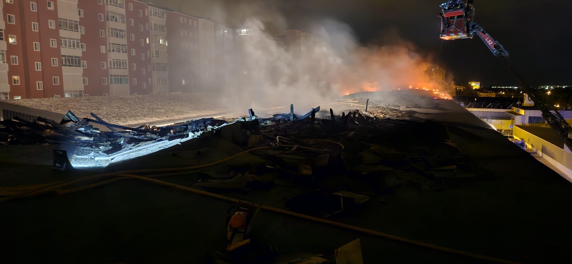 Controlado el incendio en la cubierta del edificio de la Policía Municipal de Pamplona Controlado el incendio en la cubierta del edificio de la Policía Municipal de Pamplona