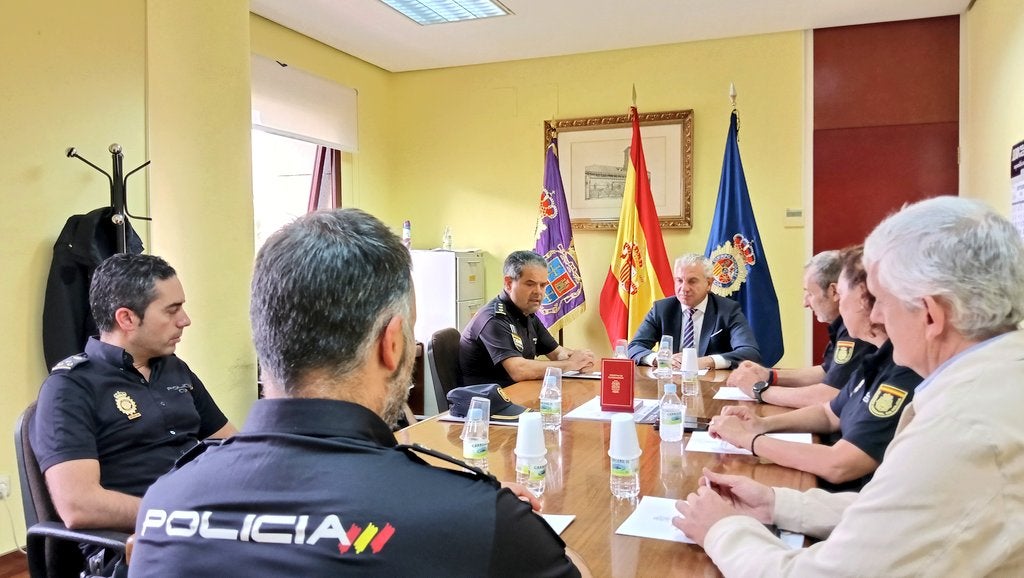 El delegado del Gobierno se reúne en Palencia con la Guardia Civil y la Policía Nacional El delegado del Gobierno se reúne en Palencia con la Guardia Civil y la Policía Nacional