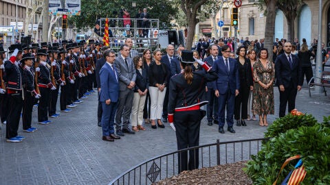 El govern de la Generalitat, liderat per Salvador Illa, en l&#39;ofrena floral a Rafael Casanova