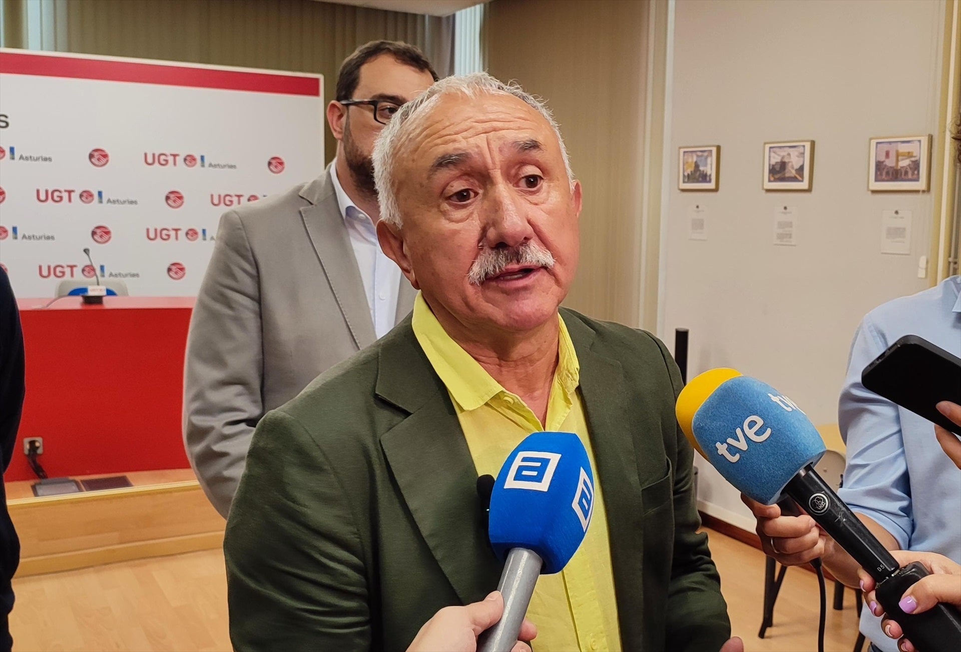 Los sindicatos convocan concentraciones el 26 de septiembre a favor de la reducción de la jornada laboral Los sindicatos convocan concentraciones el 26 de septiembre a favor de la reducción de la jornada laboral
