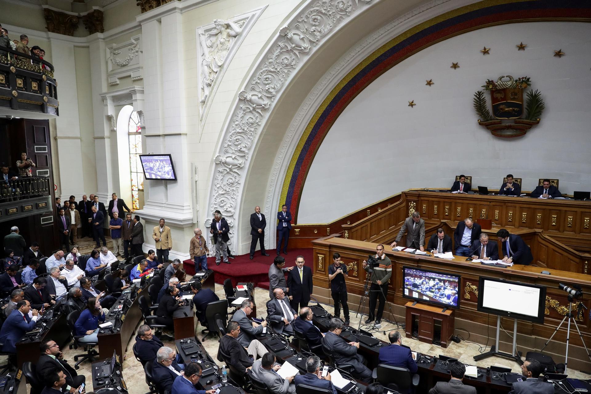 El Parlamento de Venezuela presenta un proyecto con el que insta al Gobierno de Maduro a romper relaciones con España El Parlamento de Venezuela presenta un proyecto con el que insta al Gobierno de Maduro a romper relaciones con España