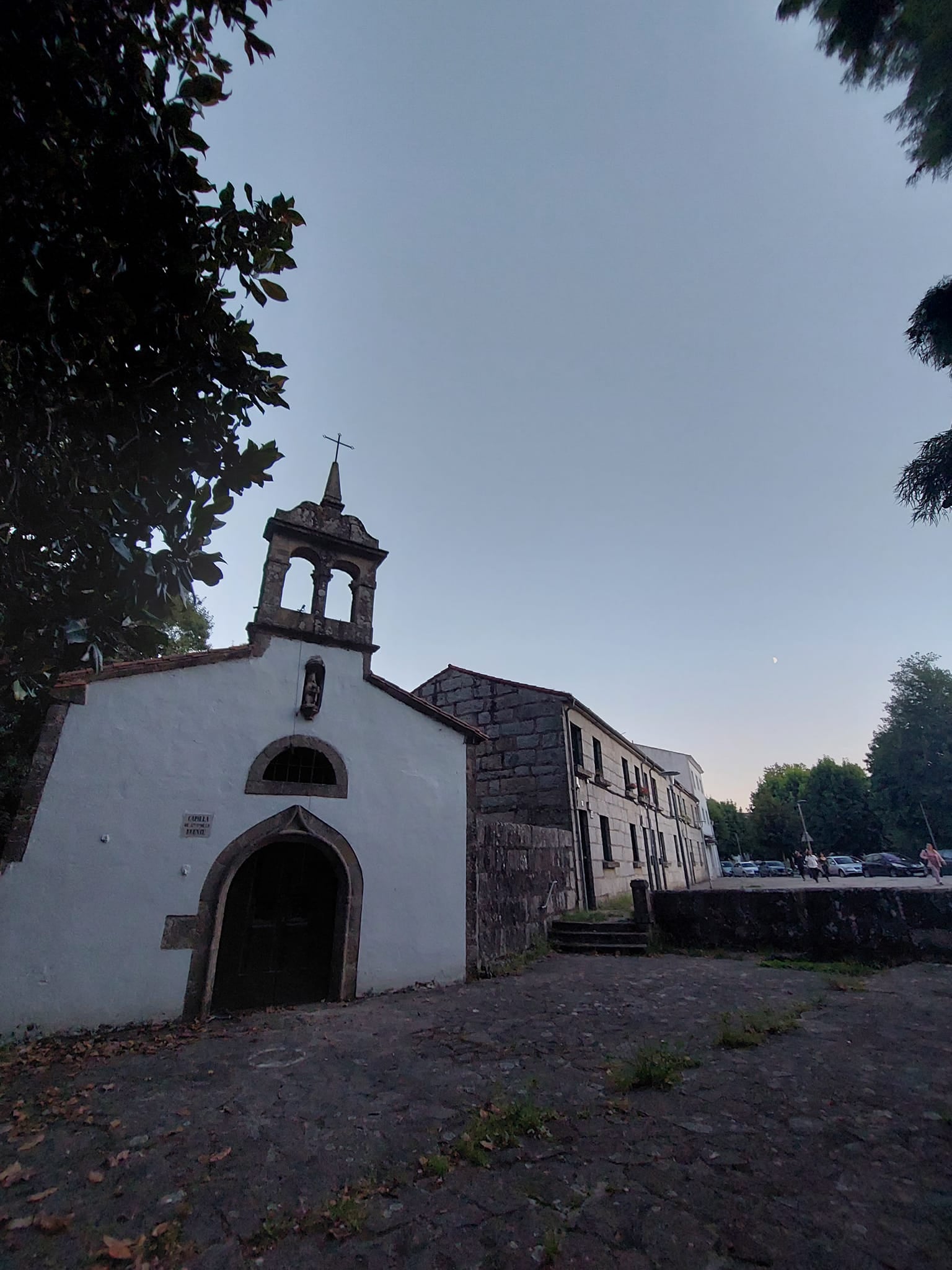 Roban las campanas de la capilla de a Nosa Señora da Fonte y provocan daños en el templo de Pelamios Roban las campanas de la capilla de a Nosa Señora da Fonte y provocan daños en el templo de Pelamios