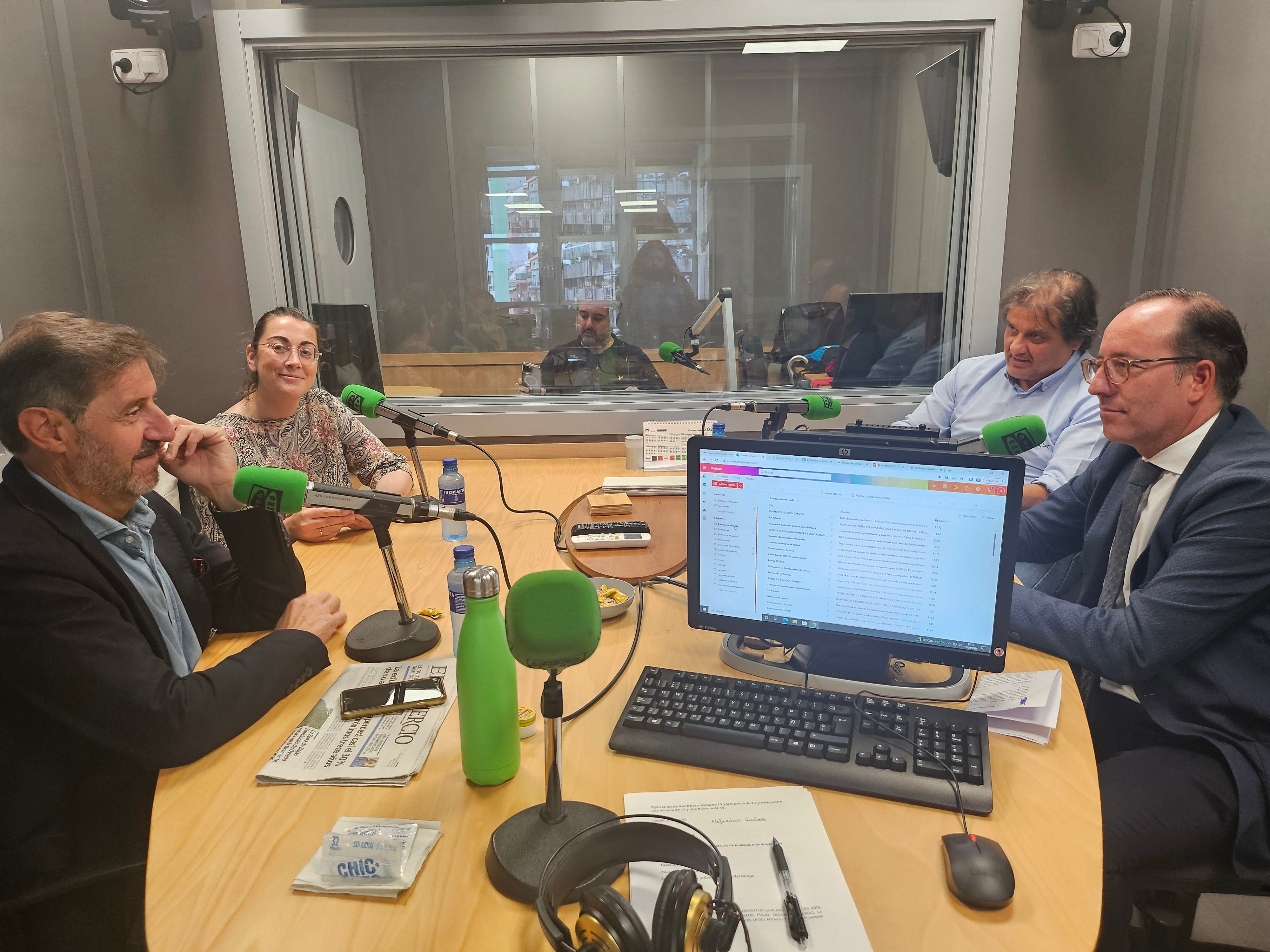 Tertulia con nuestros representantes en el Ayuntamiento Tertulia con nuestros representantes en el Ayuntamiento