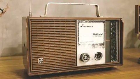Imagen de una radio antigua Imagen de una radio antigua