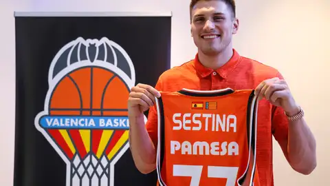 Sestina: "Fue difícil dejar Fenerbahce, pero es acb, jugar con Pedro y dos años de contrato" Sestina: "Fue difícil dejar Fenerbahce, pero es acb, jugar con Pedro y dos años de contrato"