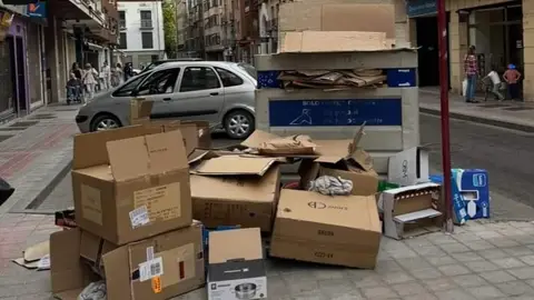 Andrés señala a URBASER como culpable del estado de la recogida de papel y cartón en Palencia .