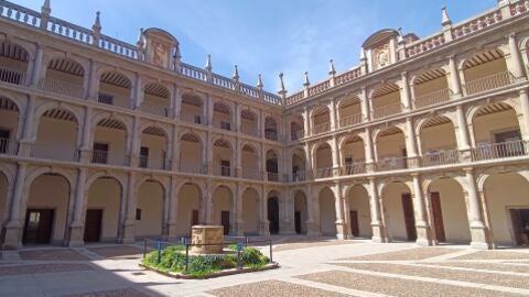 Patio de Santo Tom&aacute;s de Villanueva del Rectorado de la Universidad de Alcal&aacute;
