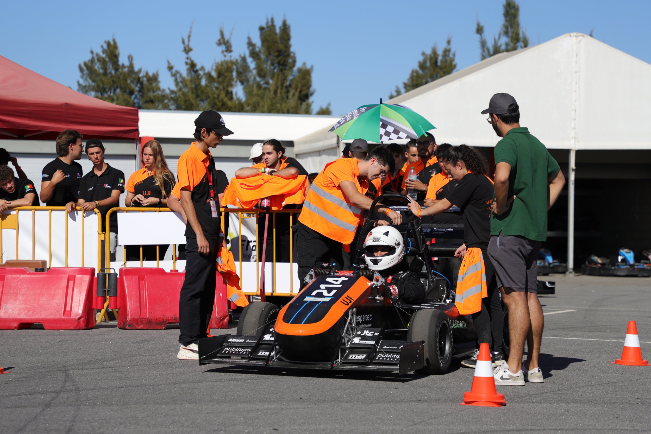 UJI Motorsport tanca la temporada 2023-2024 amb un històric triomf en Formula Student Portugal UJI Motorsport tanca la temporada 2023-2024 amb un històric triomf en Formula Student Portugal