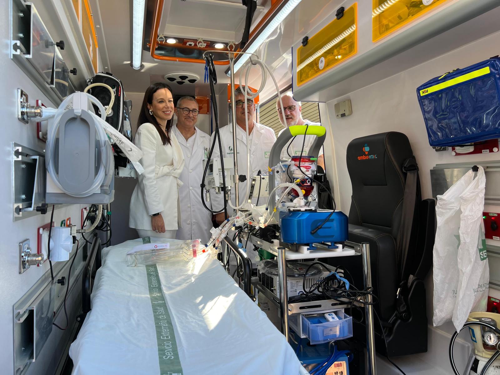 La Junta resalta el "hito" que supone la puesta en marcha de la primera Unidad Móvil ECMO en el Hospital Universitario de Badajoz La Junta resalta el "hito" que supone la puesta en marcha de la primera Unidad Móvil ECMO en el Hospital Universitario de Badajoz