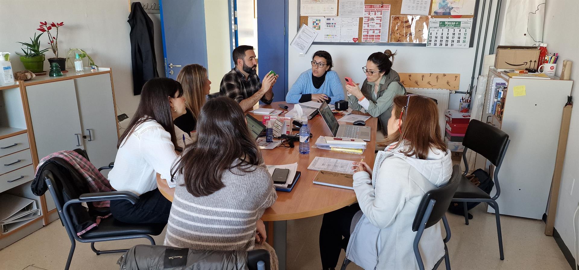 El programa Conecta-2 de refuerzo educativo y atención personalizada al alumnado llegará a 13.000 alumnos de 200 centros El programa Conecta-2 de refuerzo educativo y atención personalizada al alumnado llegará a 13.000 alumnos de 200 centros