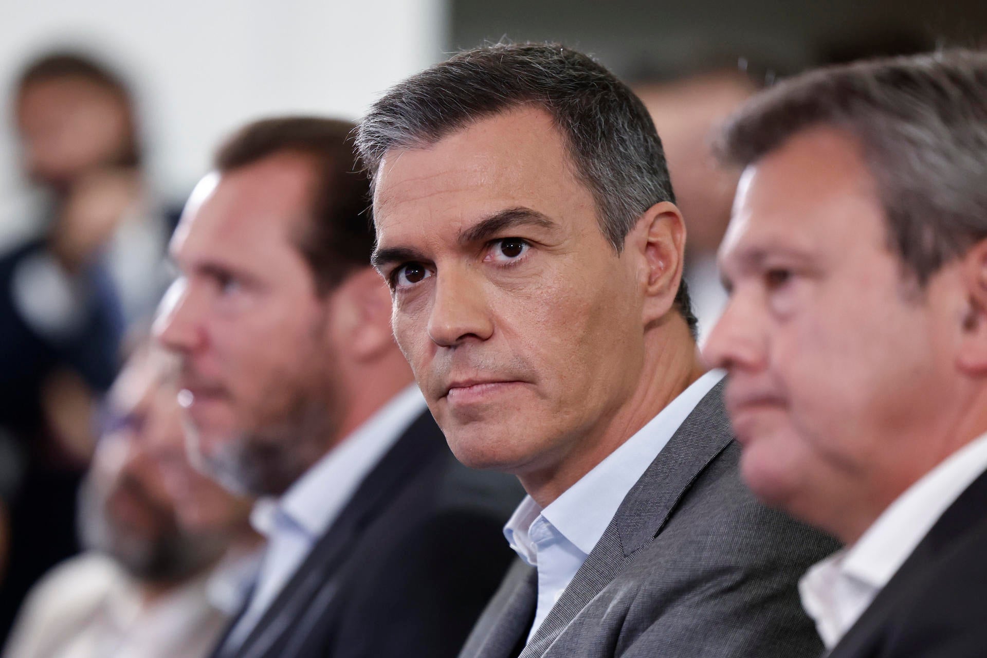 Sánchez inicia contactos para reunirse con los presidentes autonómicos, empezando por Euskadi y Cataluña Sánchez inicia contactos para reunirse con los presidentes autonómicos, empezando por Euskadi y Cataluña