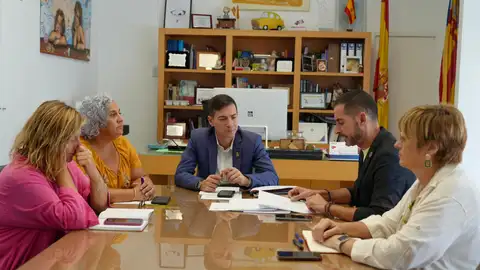Alcaldes y concejales del PSPV recurrirán al contencioso contra la "paralización" de obras de Edificant Alcaldes y concejales del PSPV recurrirán al contencioso contra la "paralización" de obras de Edificant
