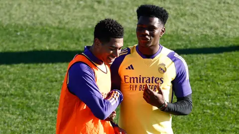 Bellingham y Tchoauméni durante un entrenamiento del Real Madrid Bellingham y Tchoauméni durante un entrenamiento del Real Madrid