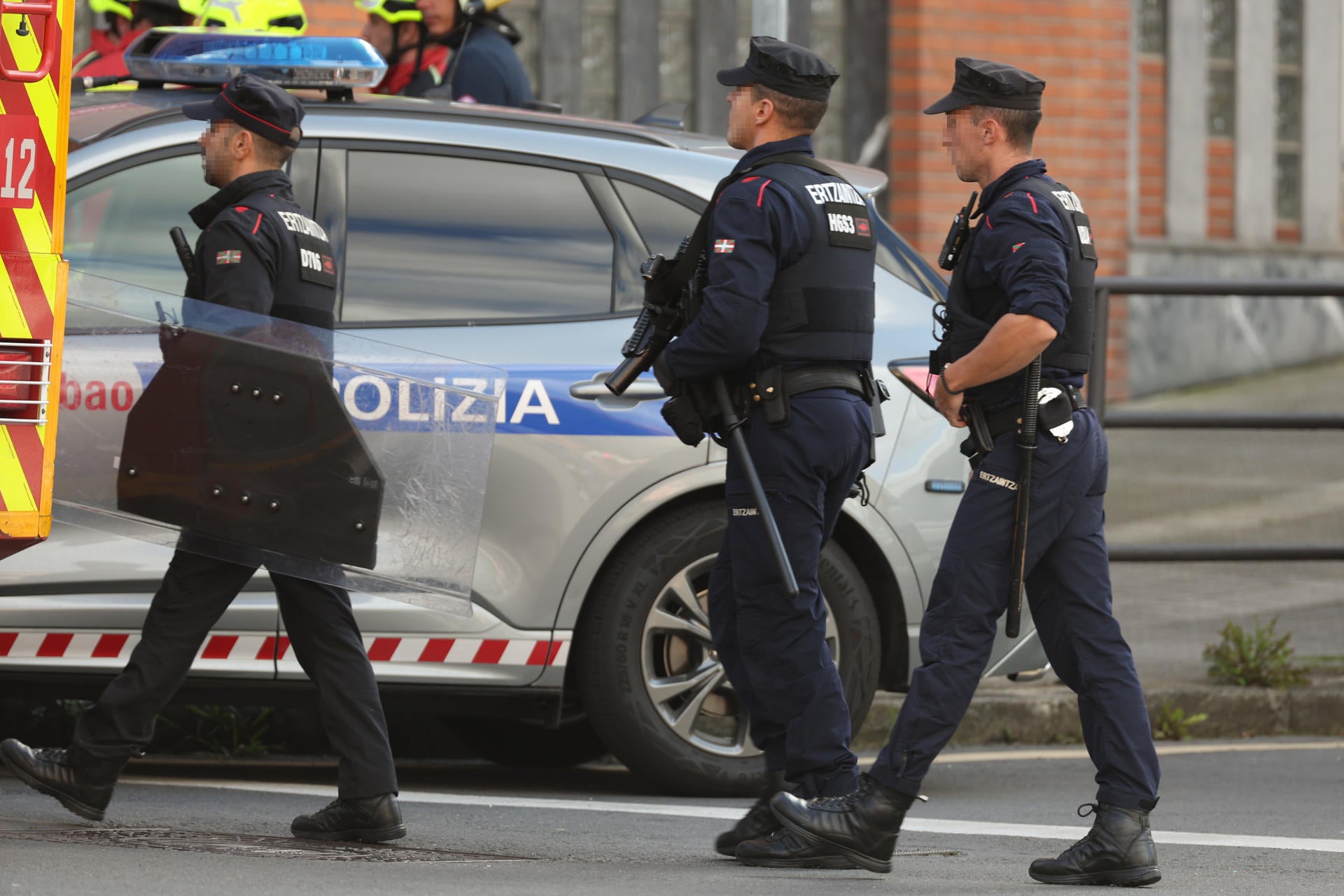 Se tira por la ventana el hombre que había herido a sus padres con un cuchillo en Bilbao Se tira por la ventana el hombre que había herido a sus padres con un cuchillo en Bilbao