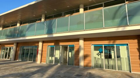 Acceso al nuevo consultorio m&eacute;dico de Los Arenales del Sol de Elche.