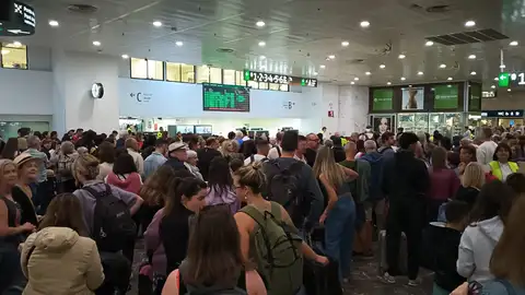 Pasajeros en la Estació de Sants, Barcelona Pasajeros en la Estació de Sants, Barcelona