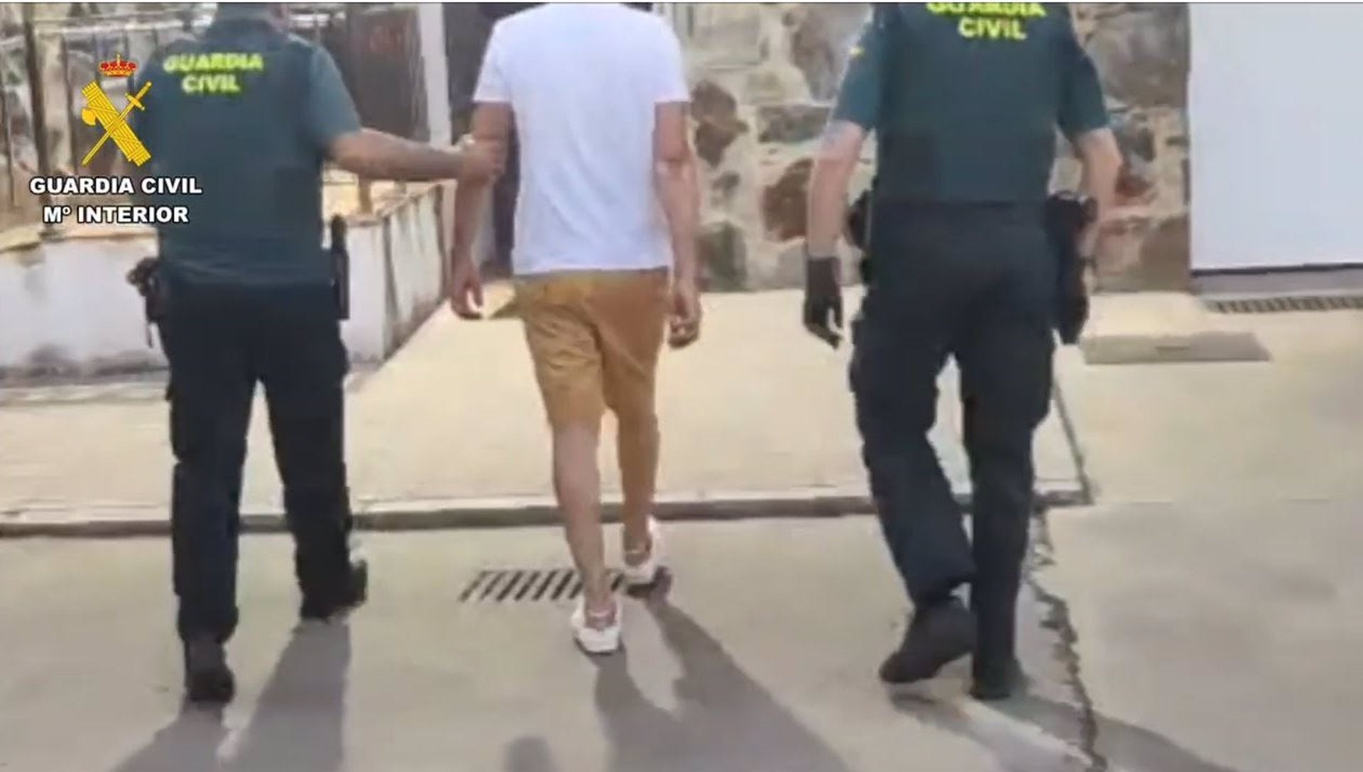 Detenido un hombre en Montehermoso por quebrantar la orden de alejamiento de su expareja y llevarse a su hijo menor Detenido un hombre en Montehermoso por quebrantar la orden de alejamiento de su expareja y llevarse a su hijo menor