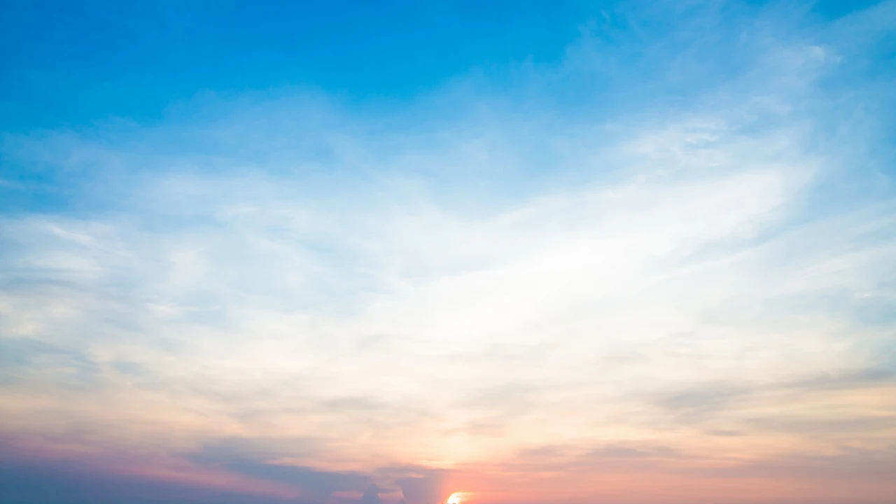 Imagen del cielo durante el atardecer