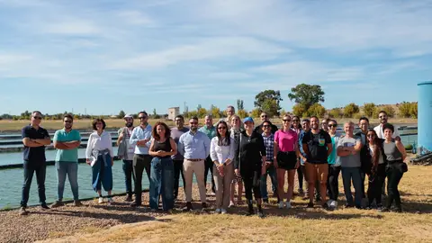 Más de 25 investigadores procedentes de 11 universidades de todo el mundo visitan la Estación de Recogida de Aguas Residuales y su proyecto de tratamiento basado en microalgas Más de 25 investigadores procedentes de 11 universidades de todo el mundo visitan la Estación de Recogida de Aguas Residuales y su proyecto de tratamiento basado en microalgas