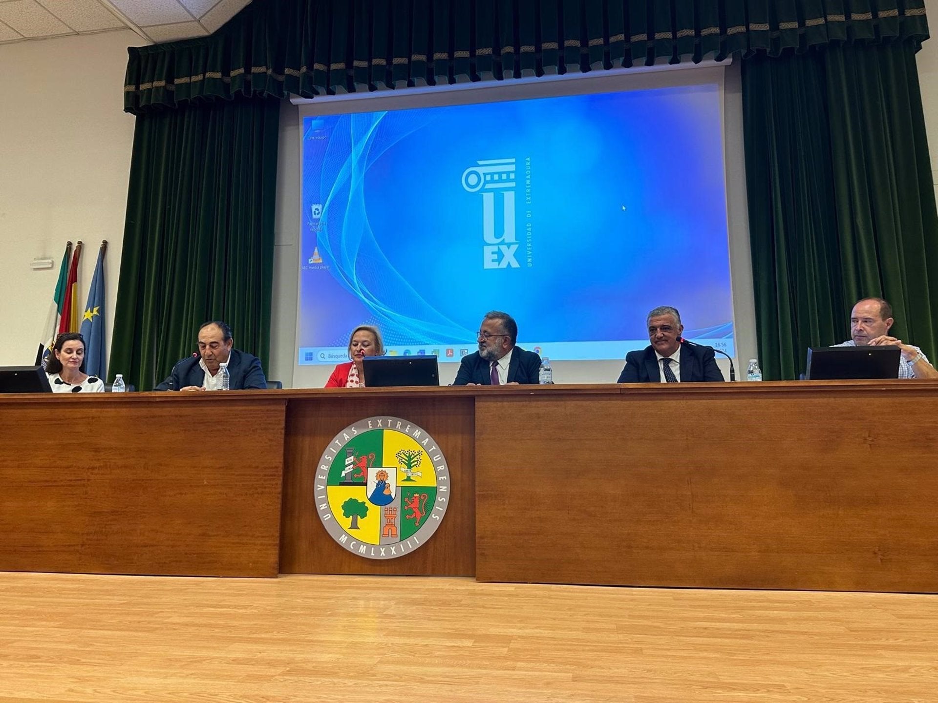 La UEx estrena un máster en dirección y gestión de cooperativas agroalimentarias para profesionalizar un sector de "futuro" La UEx estrena un máster en dirección y gestión de cooperativas agroalimentarias para profesionalizar un sector de "futuro"