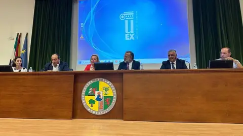 La UEx estrena un máster en dirección y gestión de cooperativas agroalimentarias para profesionalizar un sector de "futuro" La UEx estrena un máster en dirección y gestión de cooperativas agroalimentarias para profesionalizar un sector de "futuro"