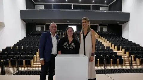 La alcaldesa de Crevillent en la recepción de las obras del nuevo Teatro Chapí La alcaldesa de Crevillent en la recepción de las obras del nuevo Teatro Chapí