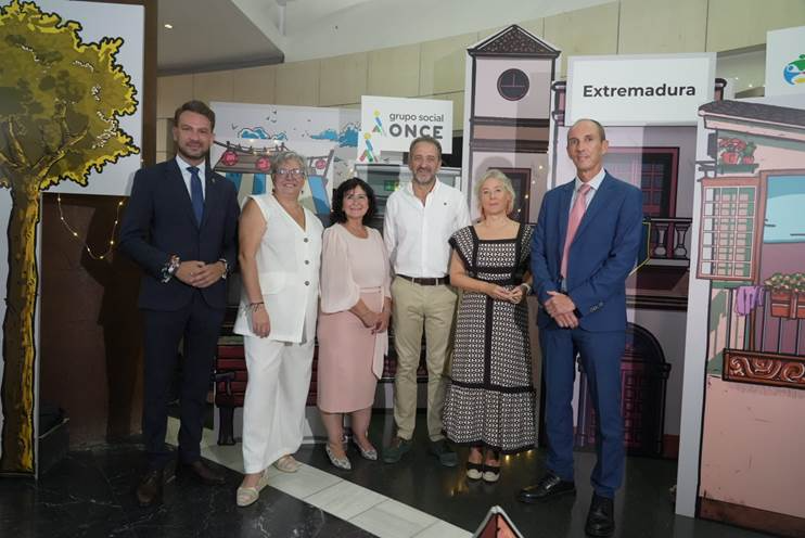 El Grupo Social ONCE premia el altruismo y la atención de la sociedad extremeña El Grupo Social ONCE premia el altruismo y la atención de la sociedad extremeña